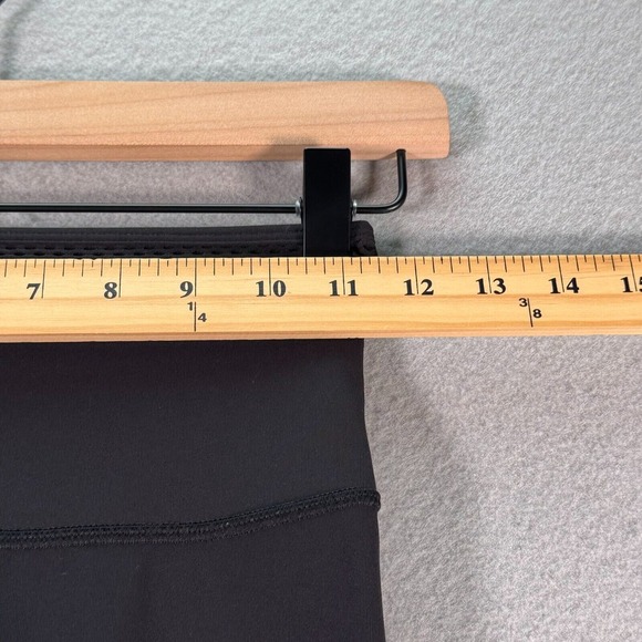 Lululemon Capri Leggings Womens 4 Black Comfort Stretch Workout Mesh Yoga Gym - Picture 5 of 14